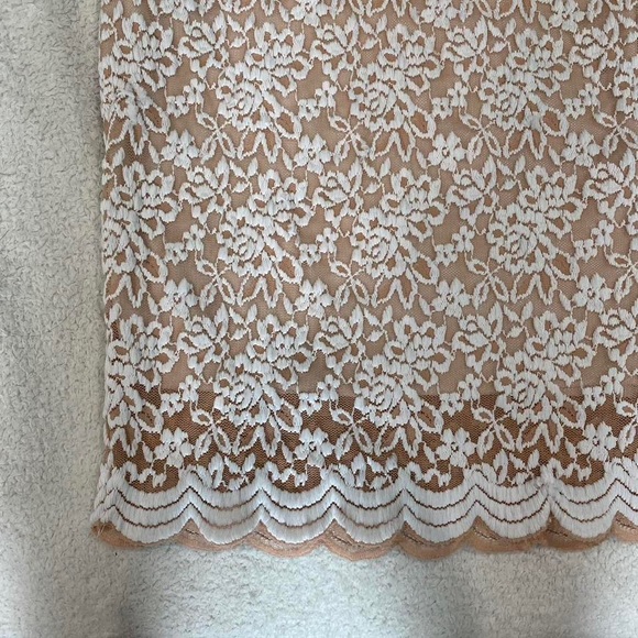 white lace dress with bow - Picture 4 of 4